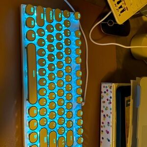 MAGEEE wired typewriter keyboard - LED lights